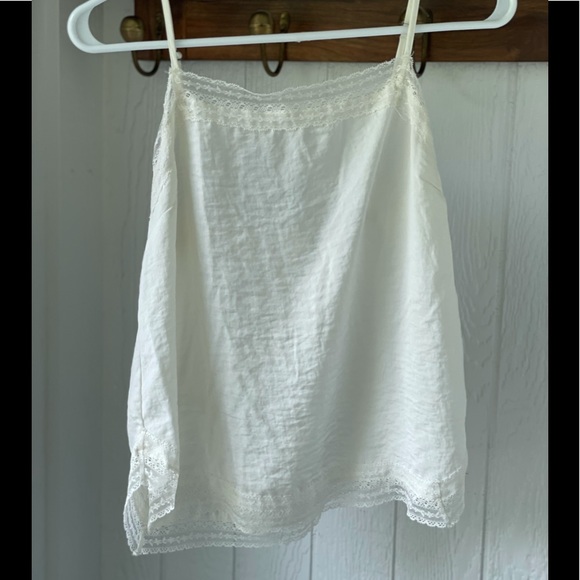 Abercrombie & Fitch Tops - EUC Abercrombie & Fitch cream lace camisole sz S